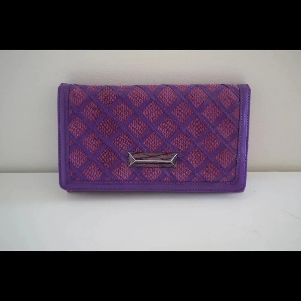 White House black market clutch - Picture 1 of 7